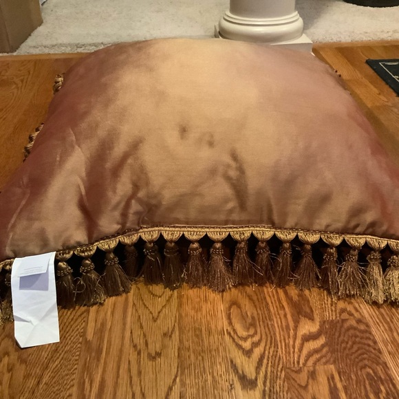 Chris Madden Pillow 26 x 26 Faux Satin and Velvet Tassel Square Nice Quality - Picture 6 of 8
